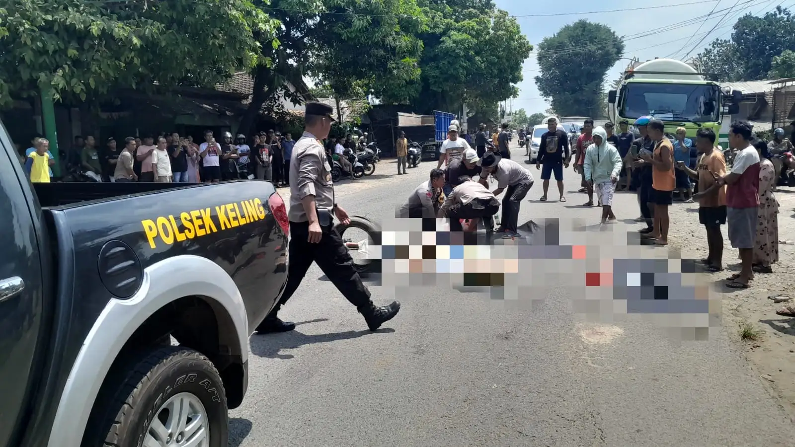 Wujudkan Pelayanan Prima, Personel Polsek Keling Sigap Tangani Laka Lantas di Jalur Jlegong